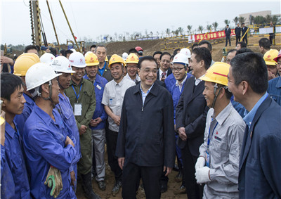 2015年，国务院总理李克强视察位于海南的蓝冠娱乐建设集团第七建设公司项目部